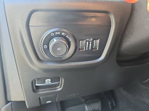 Used 2023 Jeep Grand Cherokee Overland RWD image 27