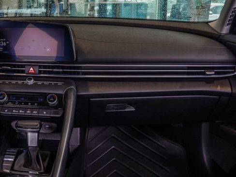 Certified 2025 Hyundai Elantra SEL FWD image 15