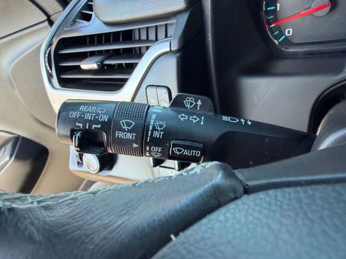 Used 2018 Chevrolet Suburban LS w/ All-Season Package RWD image 21