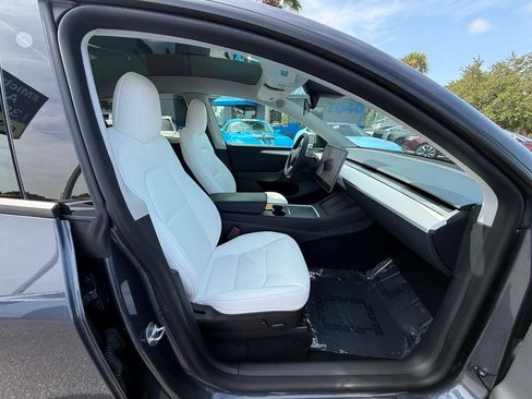 Used 2023 Tesla Model Y Long Range AWD/4WD image 31