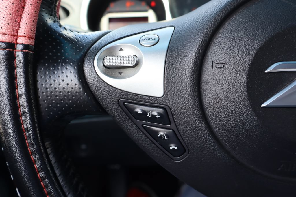 Used 2016 Nissan 370Z Coupe RWD image 8