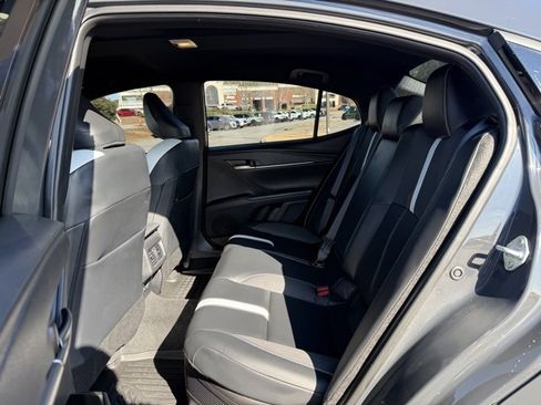 Used 2025 Toyota Camry SE image 31
