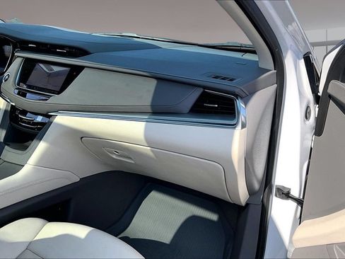 Used 2022 Cadillac XT5 Premium Luxury w/ Technology Package FWD image 16