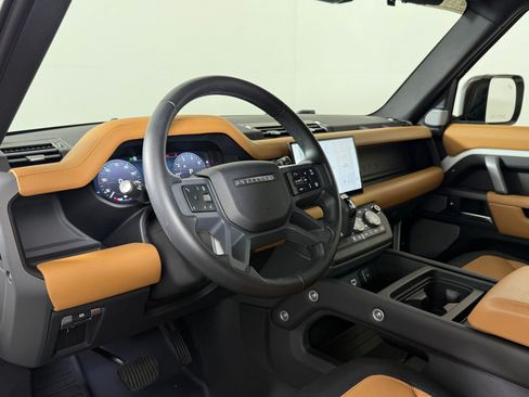 Used 2024 Land Rover Defender 130 X-Dynamic SE AWD/4WD image 4
