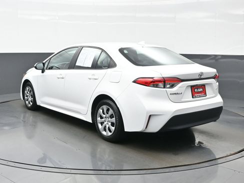 Used 2024 Toyota Corolla LE FWD image 4