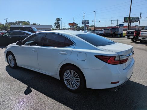 Used 2017 Lexus ES 350 w/ Premium Package FWD image 6