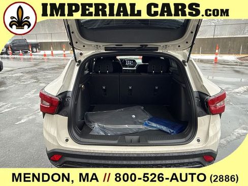 New 2026 Chevrolet Trax RS w/ Sunroof Package image 12