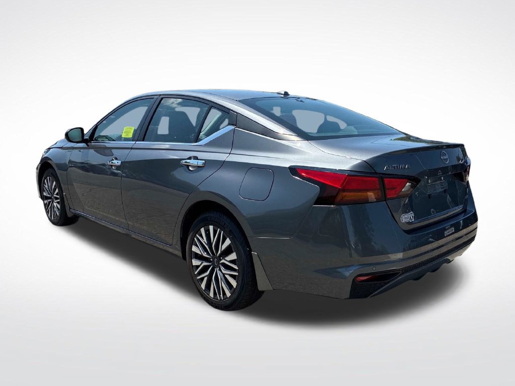 Used 2024 Nissan Altima 2.5 SV AWD/4WD image 5