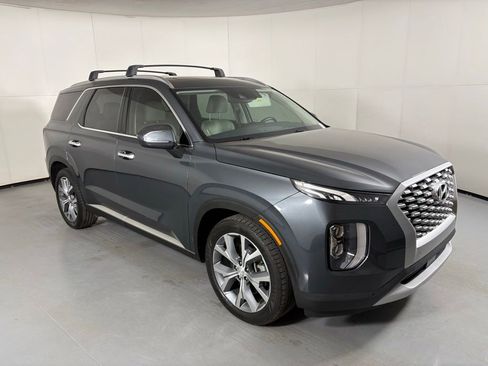 Used 2021 Hyundai Palisade SEL w/ Premium Package FWD image 2