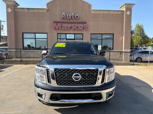 Used 2017 Nissan Titan SV AWD/4WD image 2