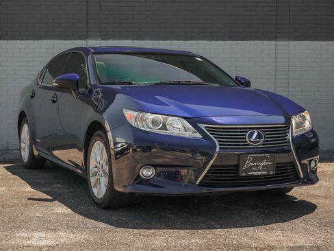 Used 2015 Lexus ES 300h w/ Navigation System Package FWD image 3