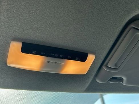 Used 2018 Nissan Kicks SV image 25