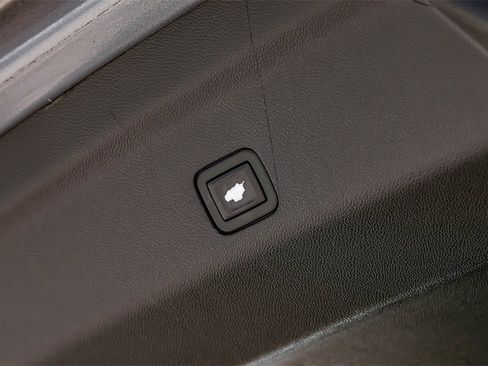 Used 2021 Chevrolet Suburban Premier w/ Premium Package image 61