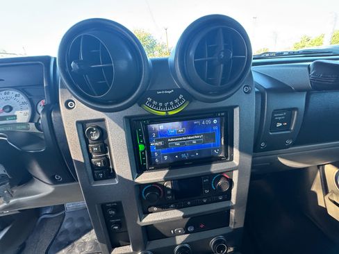 Used 2003 HUMMER H2 w/ Preferred Equipment Group image 32