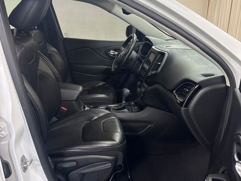 Used 2021 Jeep Cherokee Latitude Plus AWD/4WD image 24