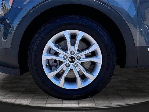 Used 2020 Kia Telluride LX AWD/4WD image 9