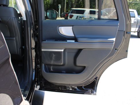 Used 2025 Ford Expedition Active AWD/4WD image 14