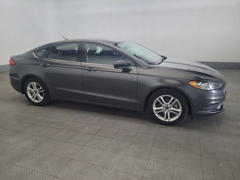Used 2018 Ford Fusion SE w/ Fusion SE Technology Package FWD image 11