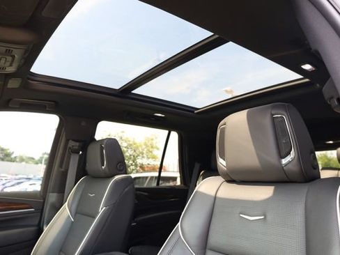 Used 2023 Cadillac Escalade Premium Luxury AWD/4WD image 20