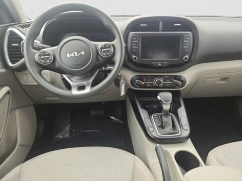 Used 2025 Kia Soul LX image 13