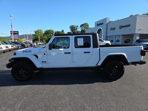 Certified 2022 Jeep Gladiator Sport AWD/4WD image 7