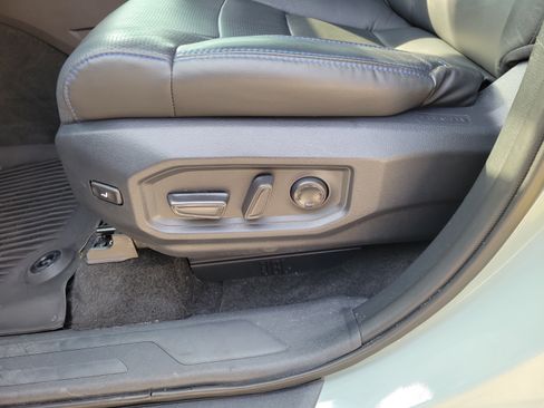 Used 2025 Toyota Tundra Platinum AWD/4WD image 10