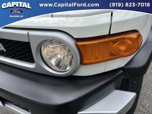 Used 2010 Toyota FJ Cruiser 4WD image 11