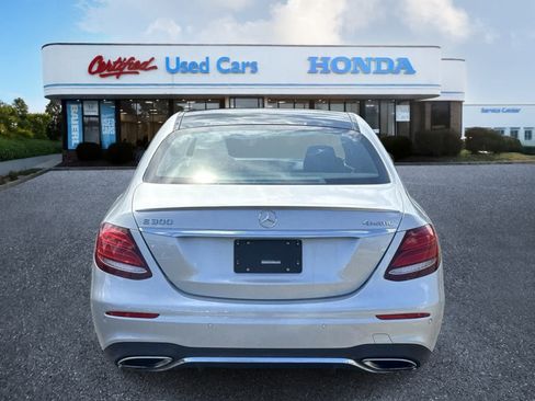 Used 2019 Mercedes-Benz E 300 4MATIC image 4