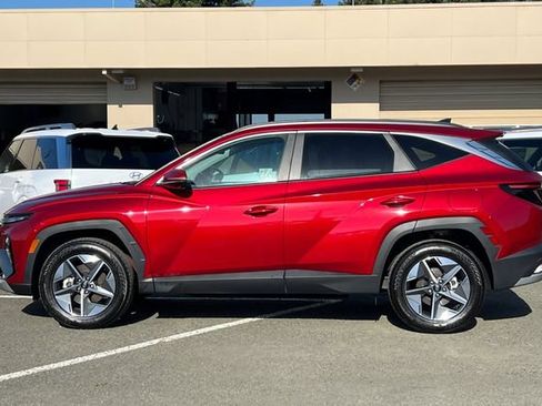 Certified 2025 Hyundai Tucson SEL AWD/4WD image 9