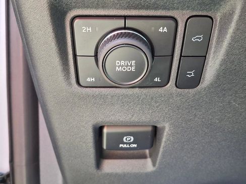 Used 2025 Ford Expedition Active AWD/4WD image 11