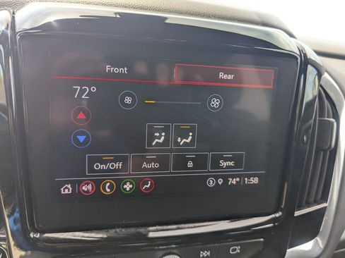 Used 2022 Chevrolet Traverse LT image 24