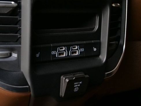 Used 2023 RAM 2500 Laramie AWD/4WD image 32