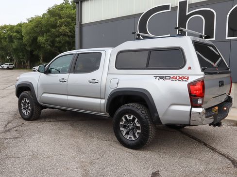 Used 2022 Toyota Tacoma TRD Off-Road image 6