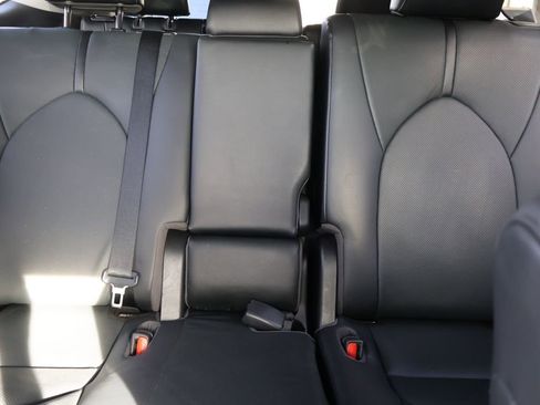 Used 2021 Toyota Highlander Limited image 12