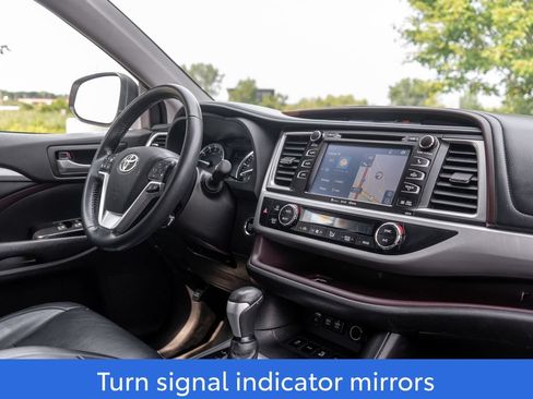 Used 2017 Toyota Highlander XLE AWD/4WD image 12