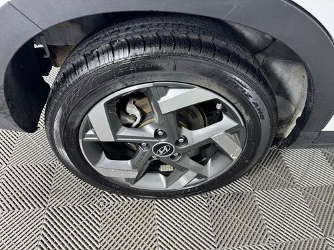 Used 2025 Hyundai Venue SEL image 36
