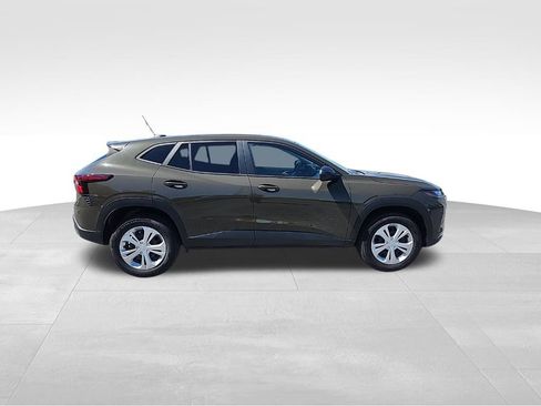 Used 2024 Chevrolet Trax LS FWD image 27