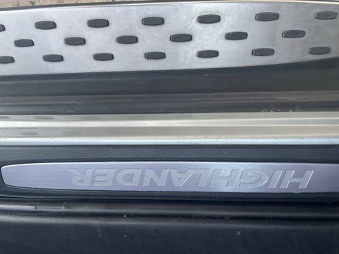 Used 2019 Toyota Highlander Limited image 22