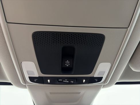 Used 2025 Honda CR-V EX image 29
