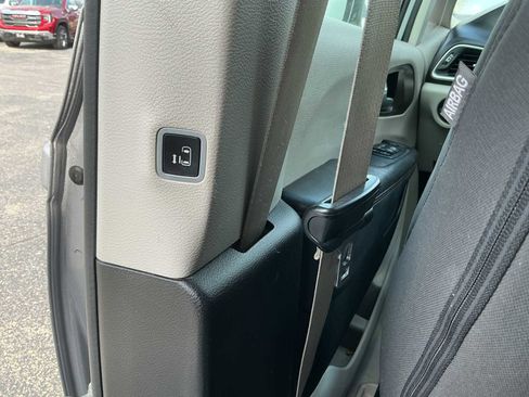 Used 2017 Chrysler Pacifica Touring Plus w/ Tire & Wheel Group FWD image 15