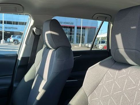 Used 2025 Toyota RAV4 XLE AWD/4WD image 15