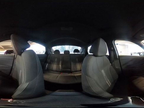 Used 2025 Hyundai Elantra SEL image 43