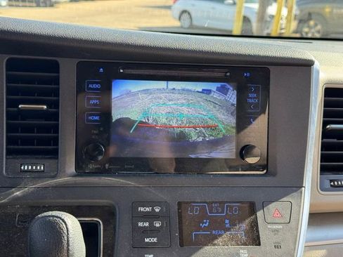 Certified 2016 Toyota Sienna LE FWD image 4