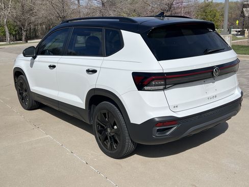 Certified 2025 Volkswagen Taos SE FWD image 8