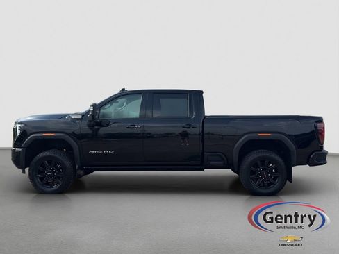 Used 2025 GMC Sierra 2500 AT4 w/ AT4 Premium Plus Package AWD/4WD image 3