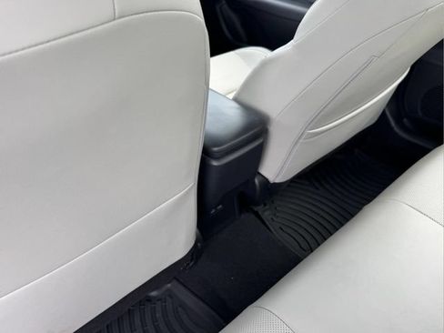 Used 2024 Toyota Prius XLE FWD image 16