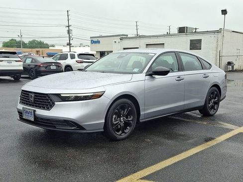 Certified 2025 Honda Accord SE image 3