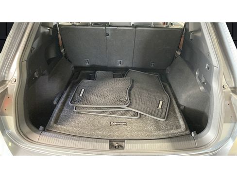 Used 2022 Volkswagen Tiguan SEL R-Line AWD/4WD image 28