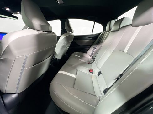 Used 2025 Toyota Camry SE w/ Convenience Package image 29