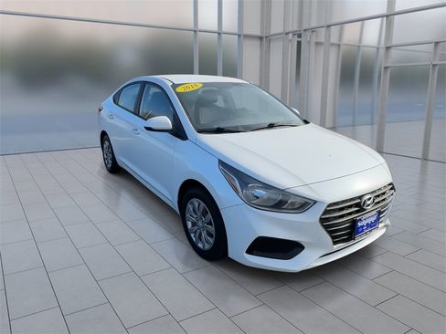 Used 2018 Hyundai Accent SE image 2